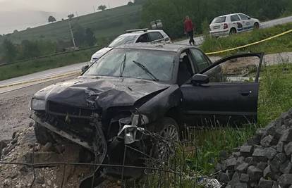 Bježali, smrskali auto, ozlijedili tri policajca i sakrili se u šumu