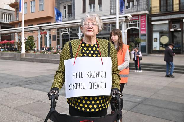 Zagreb: Prosvjednici moliteljima opet poručili: 'Moje tijelo, moj izbor!'  