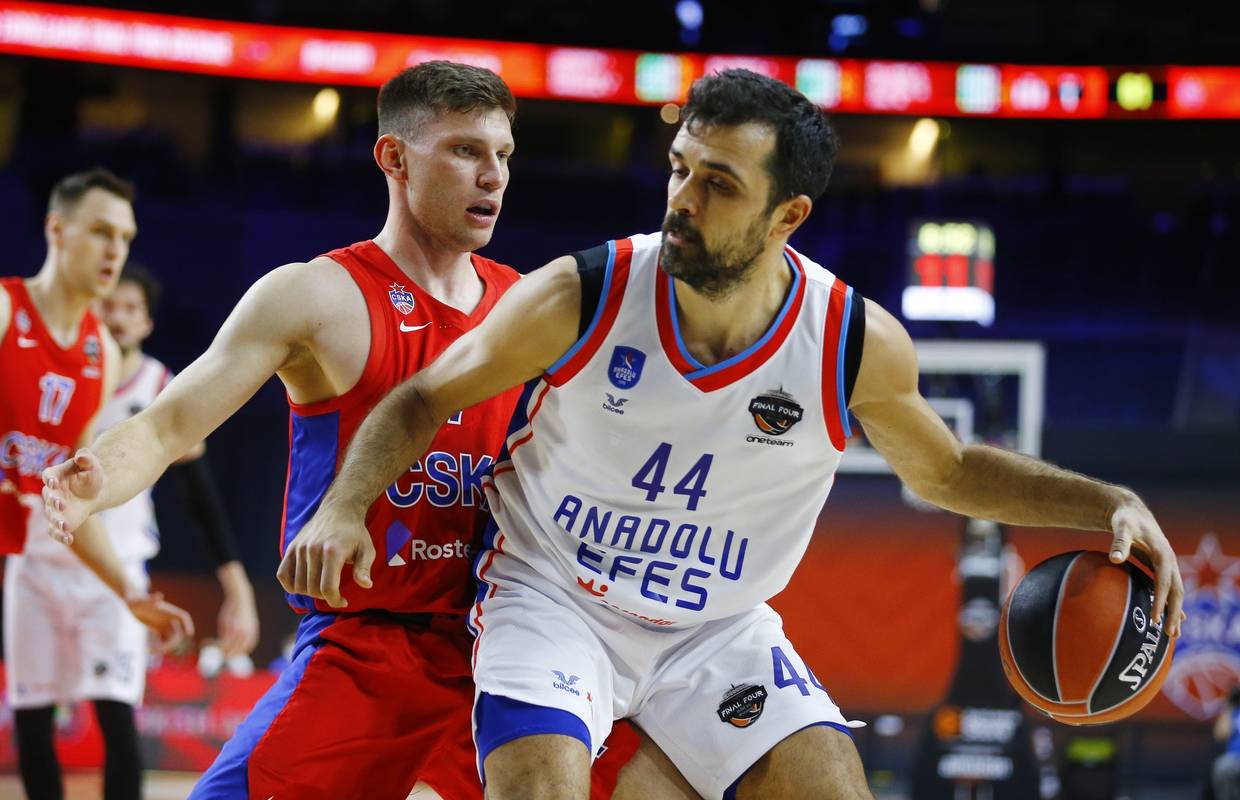 Drama u Kölnu: Simonov Efes srušio CSKA za finale Eurolige!