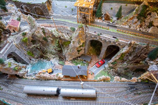 Oživio željeznicu koja je povezivala Konavle s Bečom: Pero je bajkovitu maketu gradio 12 godina