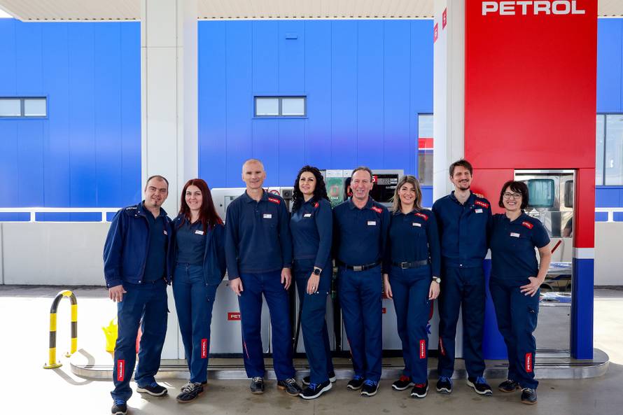 05.03.2024. - Zadar - Zaposlenici Petrola