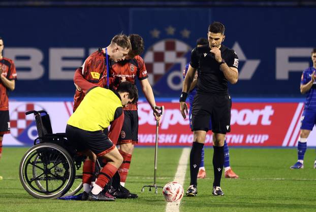 Zagreb: Početni udarac na utakmici Dinama i Kurilovca izveo je Ivan Šćepina, koji je 2024. teško stradao u nesreći u Gradićima