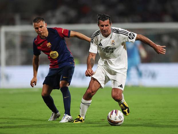 Real Madrid Legends vs FC Barcelona Legends