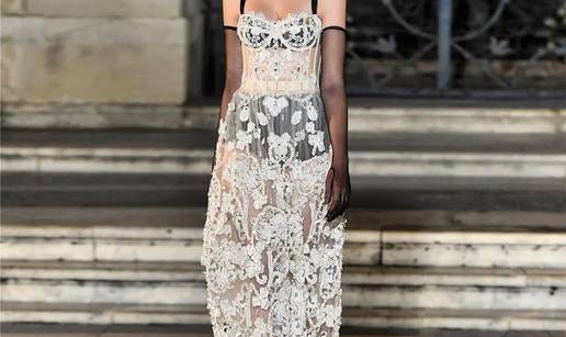 Kći Monice Bellucci prošetala pistom na tjednu mode i mnoge neodoljivo podsjetila na majku