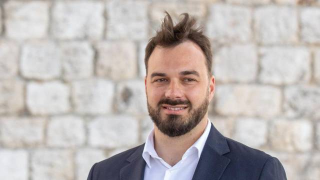 Dubrovnik: Peđa Grbina na konferenciju pružio podršku kandidaturi Ivana Tropana