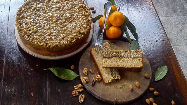 Torta hrapoćuša je dobila ime po bračkom kamenu, a recept se prenosio usmenom predajom