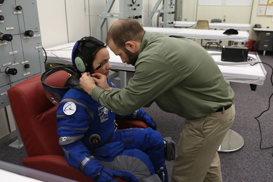 Boeing Unveils CST-100 Starliner Space Suit