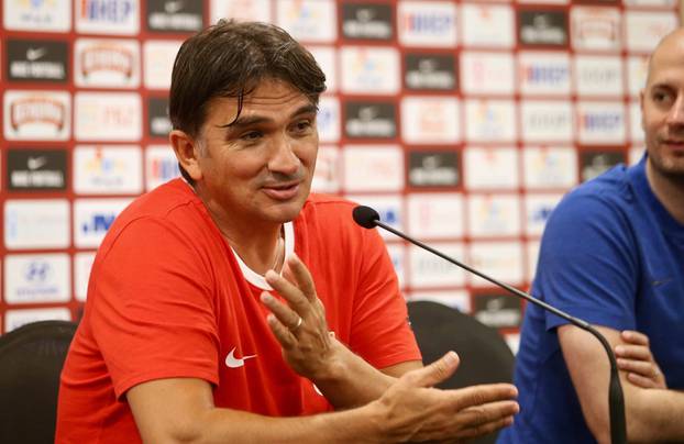 Podstrana: Hrvatski izbornik Zlatko DaliÄ odrÅ¾ao konferenciju za medije