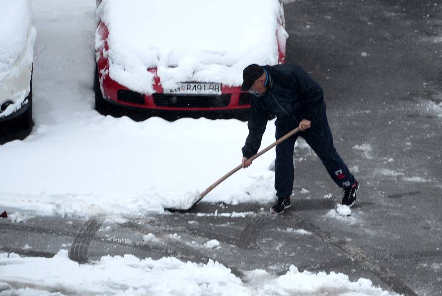 U Delnicama 86 cm snijega, u Karlovcu 25, u Zagrebu 15 cm