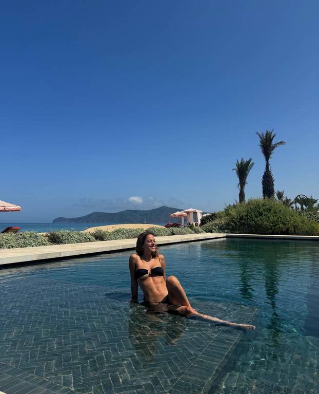 Svjetski prvak ljubi atraktivnu pjevačicu. Uskoro će se vjenčati