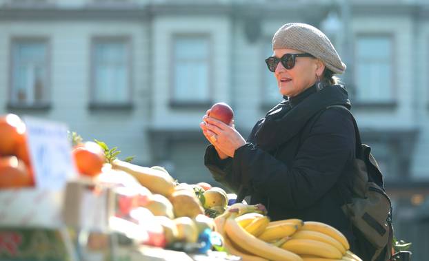 Zagreb: Glumica Nada Rocco na tržnici