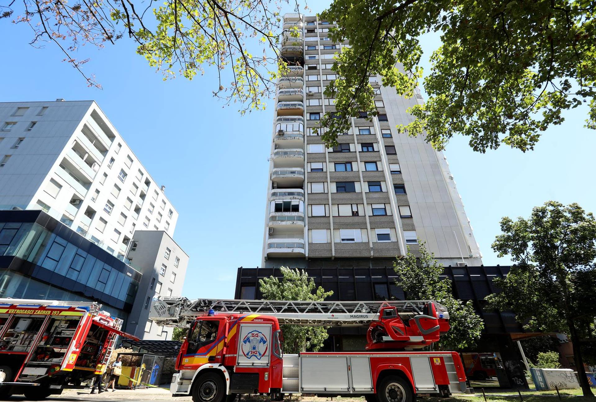 Zagreb: Vatrogasci ugasili požar u stanu nebodera na 11. katu na Trešnjevci