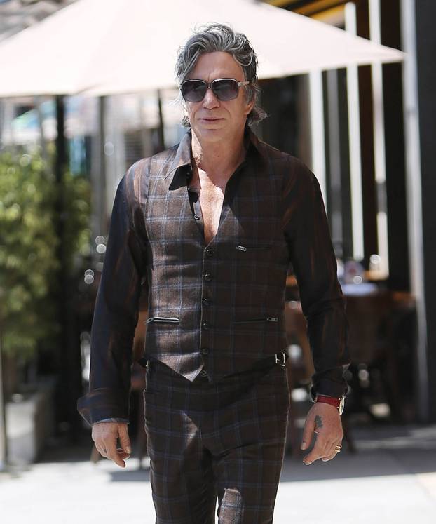 Beverly Hills: Mickey Rourke prošetao gradom