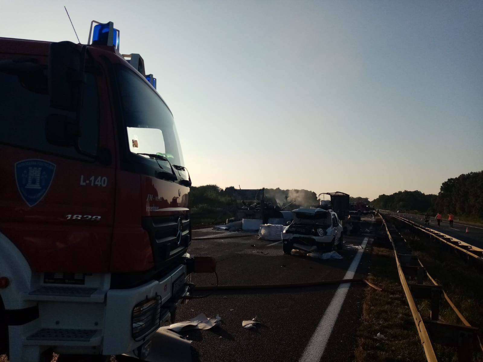 Prizori užasa s autoceste: Dvoje ljudi poginulo u teškoj nesreći