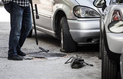 Vlasniku Mercedesa bombom poslali upozorenje zbog dugova