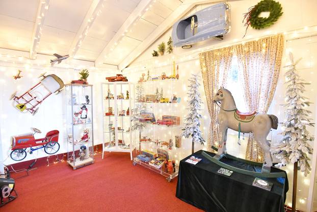 Varaždin: Izložba starih igračaka