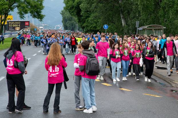 Zagreb: Kiša nije spriječila učenike da proslave kraj školovanja na Bundeku