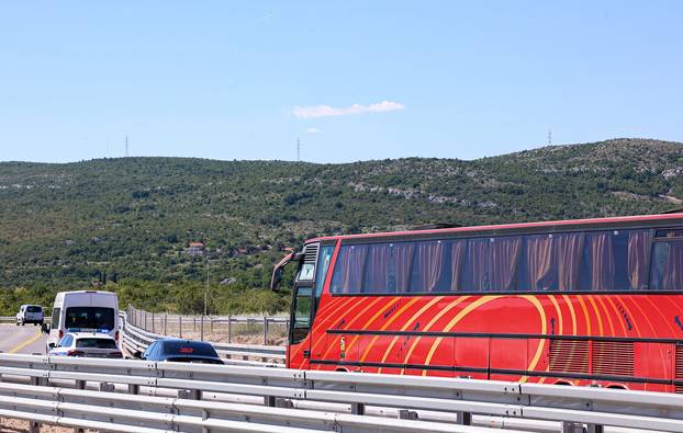Sudar dva autobusa na A1 u blizini izlaza Vu&ccaron;evica u smjeru Zagreba