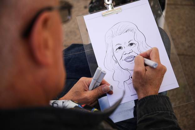 Zagreb: Hrvatsko društvo karikaturista održalo javno crtanje brzopoteznih portretnih karikatura