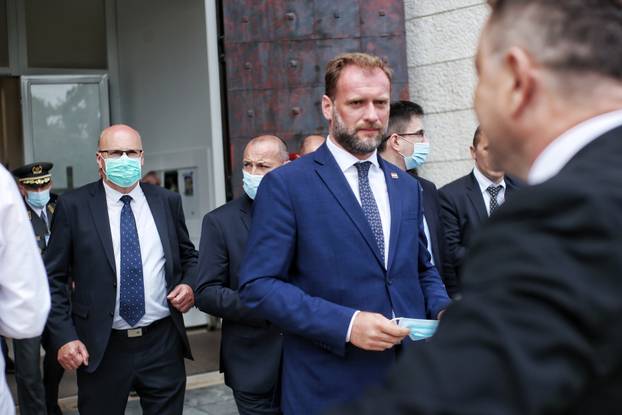 Ovako je bilo na 25. obljetnicu Oluje: Plenki i Zoka se rukuju, Banožić, Beroš... Svi su tamo