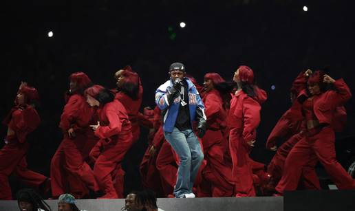 Pljušte kritike na račun Lamara: 'Ovo je najgori nastup na Super Bowlu ikad'. Neki ga ipak hvale