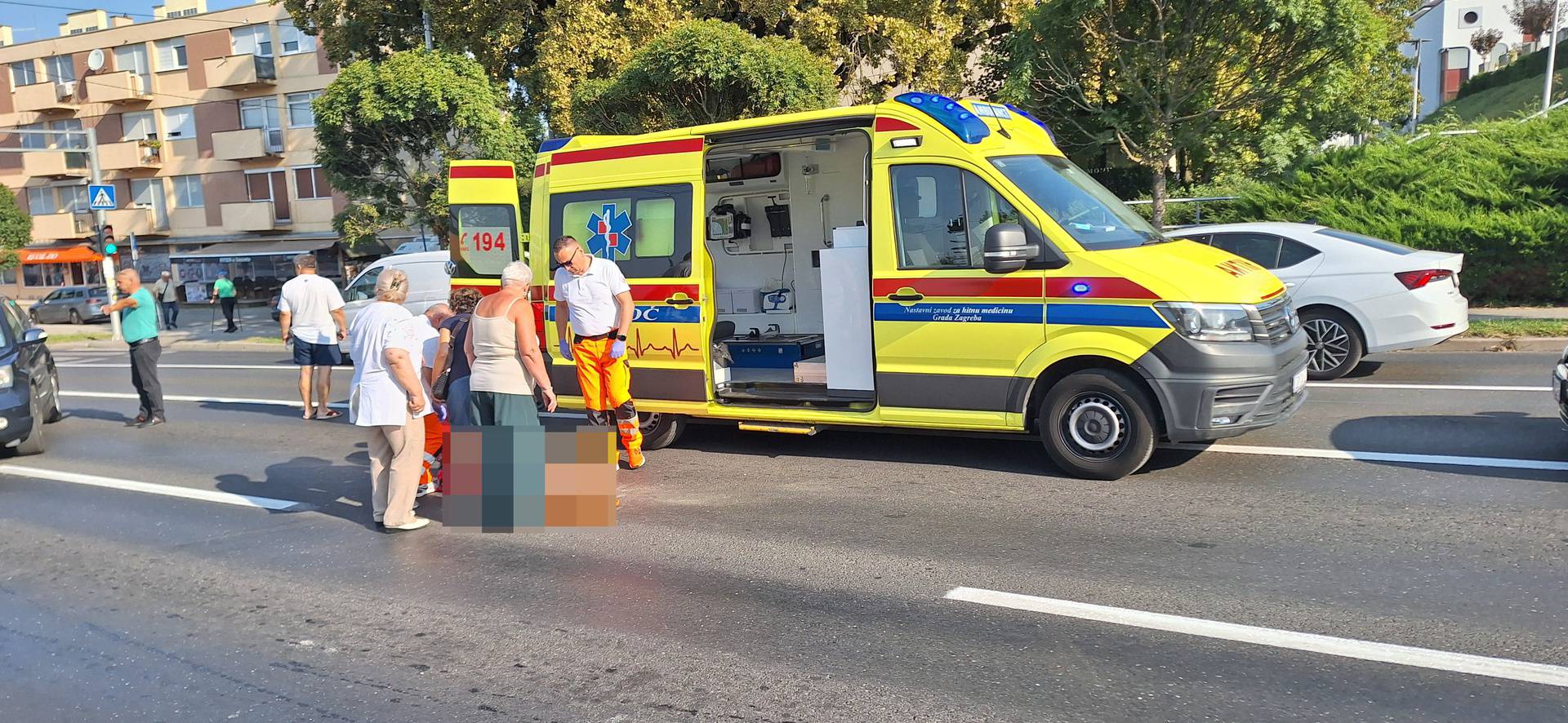 Autom pokupio stariju gospođu na cesti: 'Odletjela je  u zrak...'