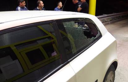 Napad na Boyse u Zagvozdu: Uništili auto, dvojica ozlijeđena