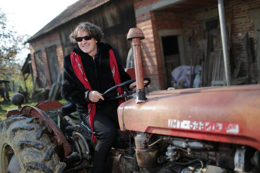 ?abraji: Goran Bregovi? u obilasku sv. Petra ?vrstec, sela njegovog oca