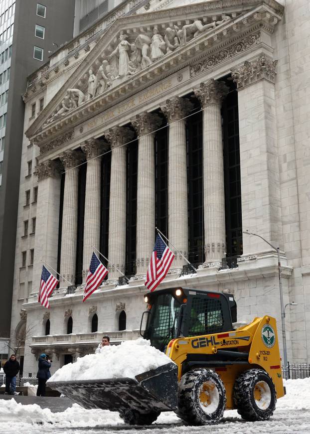 Major winter storm spreads across a large swath of the United States