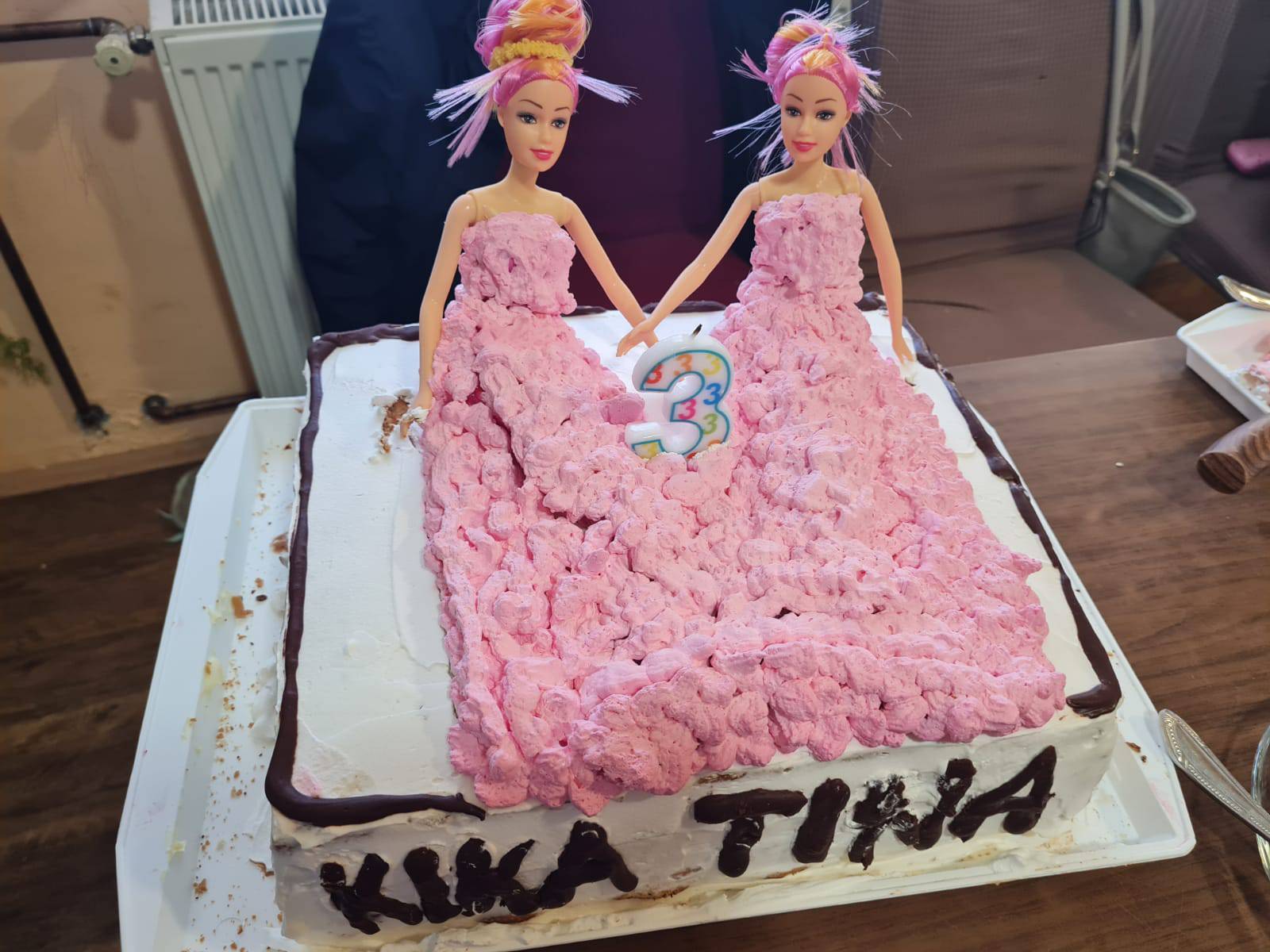 Prve hrvatske sijamske blizanke slave treći rođendan: 'Ispunjeni smo srećom kad ih gledamo'