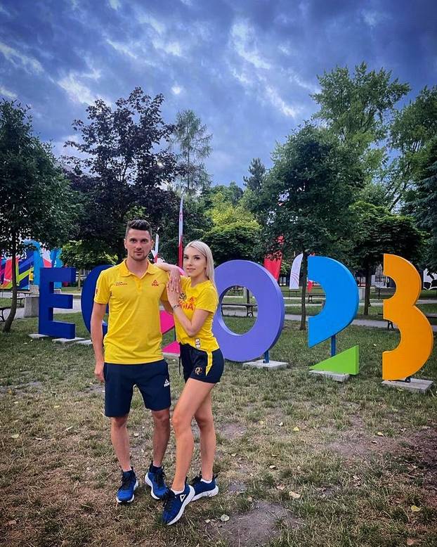 FOTO Stolnotenisačica na plaži plijenila poglede. Evo tko je