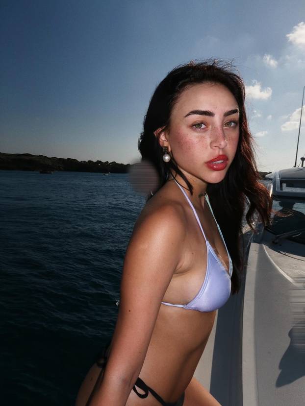 FOTO Argentinska pjevačica je ostavila Yamala zbog realovca?!