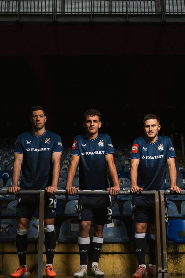 FOTO Dinamo prvi put zaigrao u četvrtom dresu! Dizajnirao ga je autor himne Bad Blue Boysa