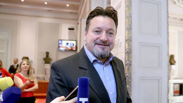 Zagreb: Kuščević dao izjavu nakon glasovanja u Saboru