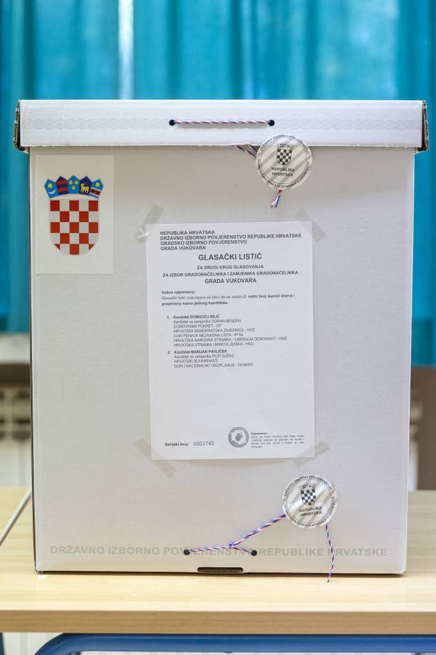 Vukovar: Kutije za glasačke listiće na biračkom mjestu