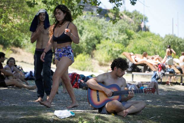 Residents and tourists battle heatwave in Podgorica