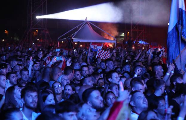 Dugopolje: Thompson održao koncert na prepunom stadionu Hrvatskih vitezova