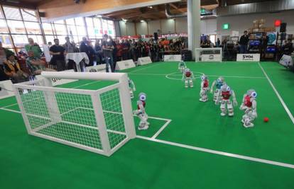 Turnir: Roboti u Njemačkoj zaigrali nogomet
