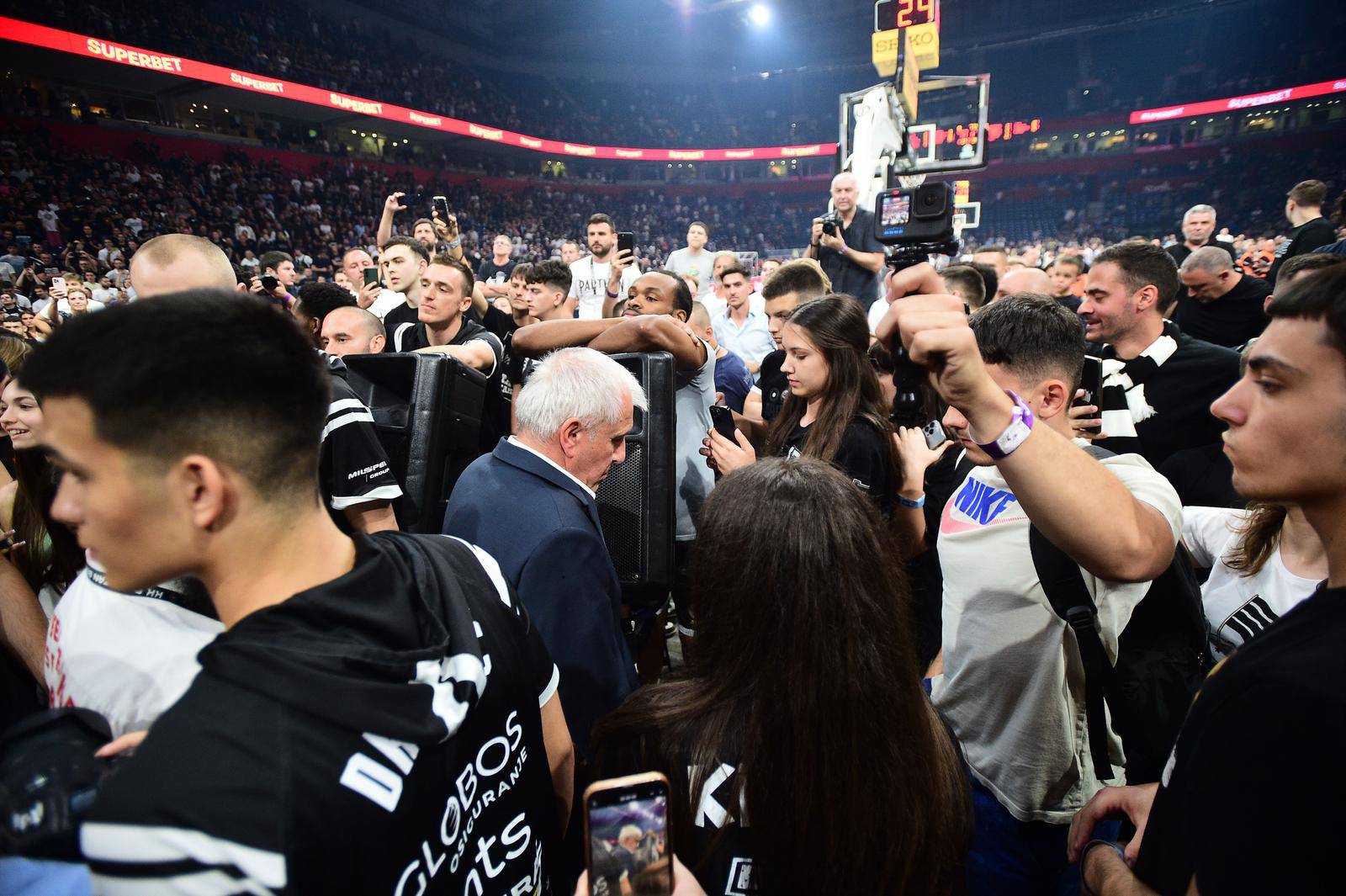 Partizan i Crvena zvezda u Štark  Areni igrali su 2 finalne serije KLS-a, no utakmica je prekinuta u trećoj četvrtini