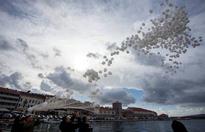 Senjani u nebo pustili tisuću balona sa željama 