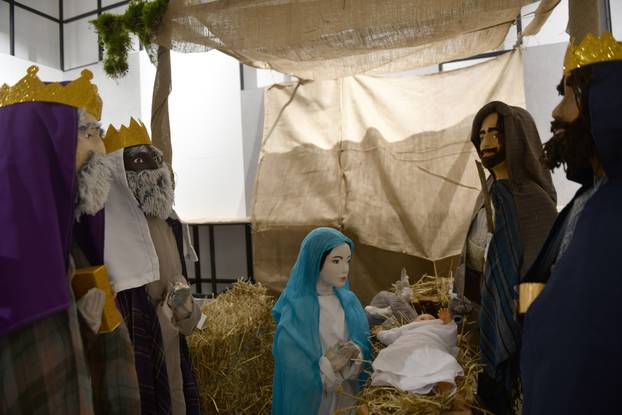 FOTO Izložba hrvatskih jaslica u Dugom Selu: Sve je ručni rad