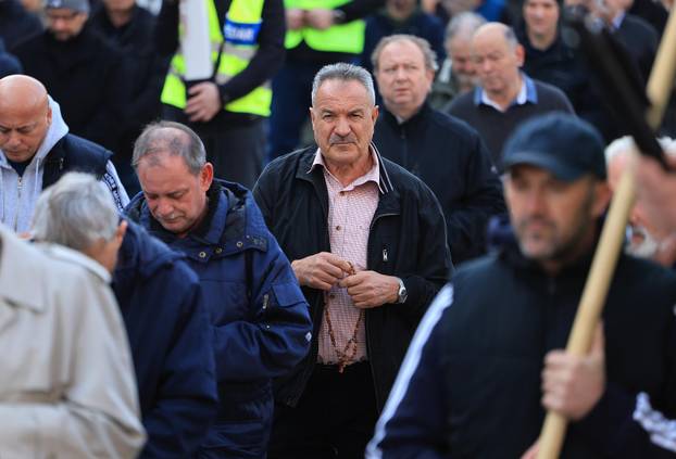 Zagreb: Muška molitva i popratni prosvjed na glavnom gradskom trgu