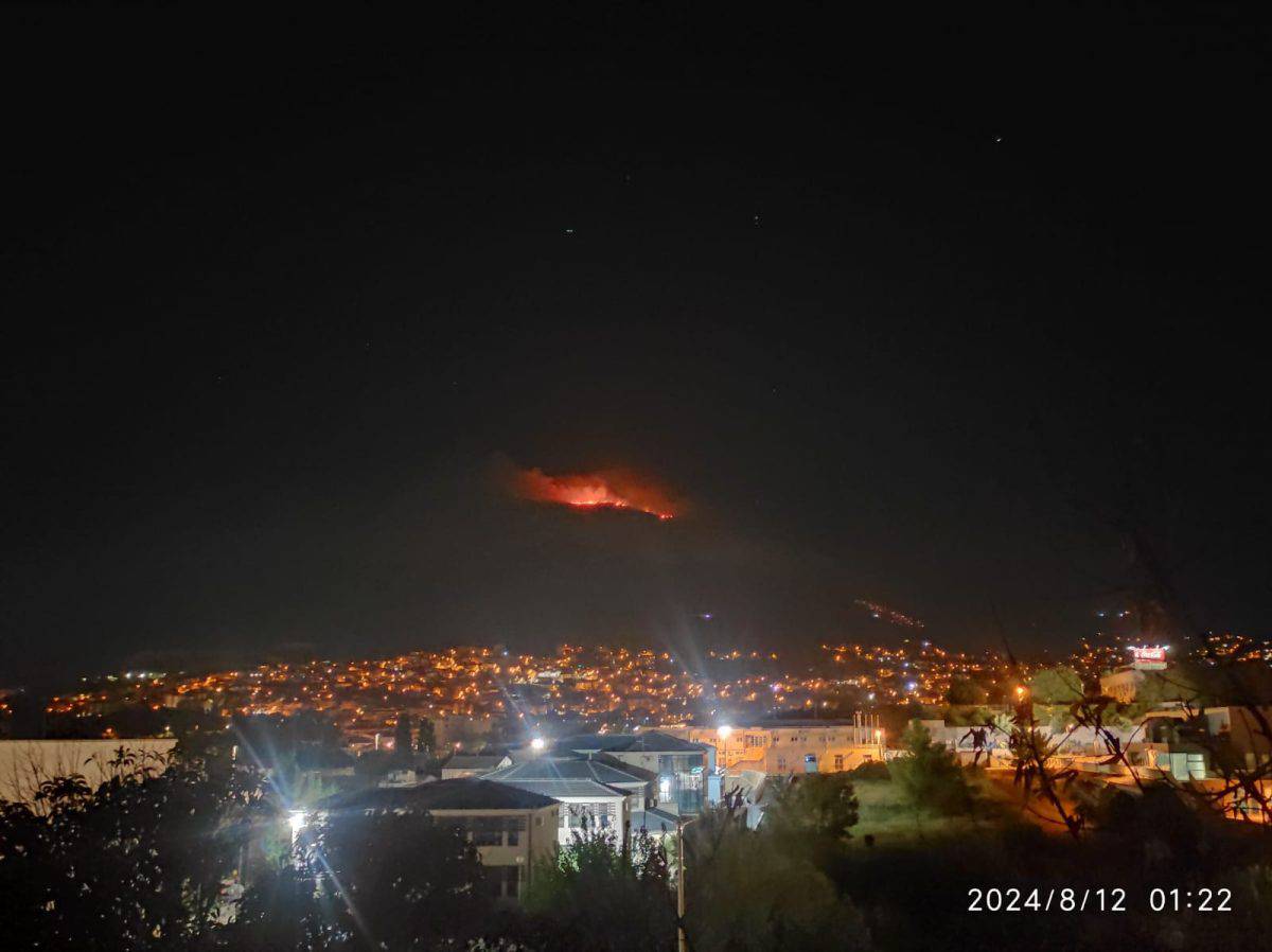 Veliki požar kod Solina je pod kontrolom: Kanader će do noći natapati to područje vodom