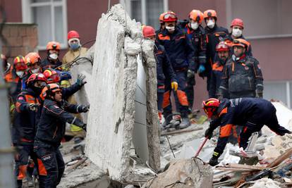 Spasili tinejdžera u Istanbulu: Pod ruševinama bio dva dana