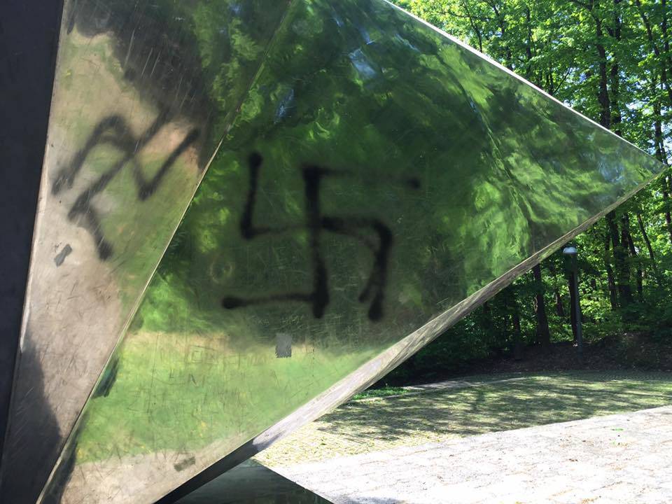 'Fašističkim grafitima oštećen je spomenik žrtvama fašizma'