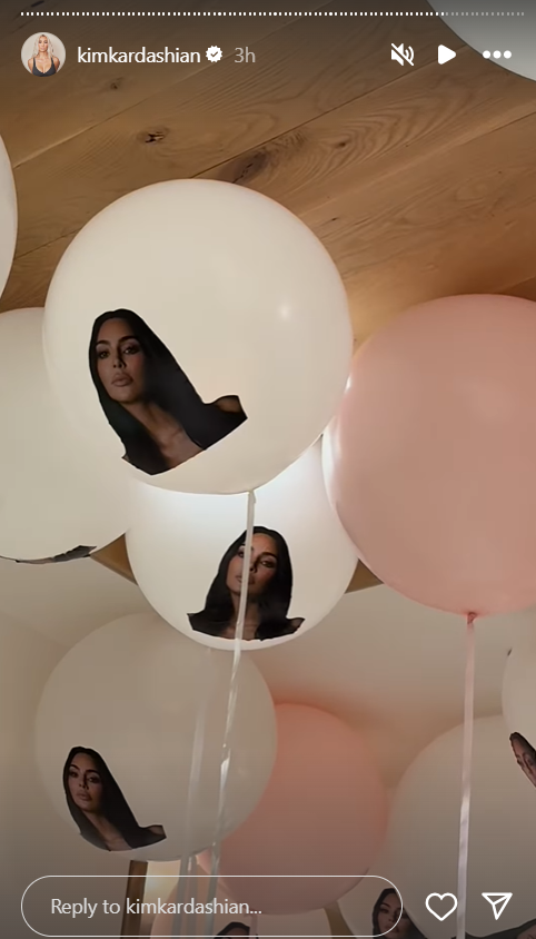 Kim Kardashian proslavila 44. rođendan, a 'golom' haljinom malo toga je ostavila na mašti