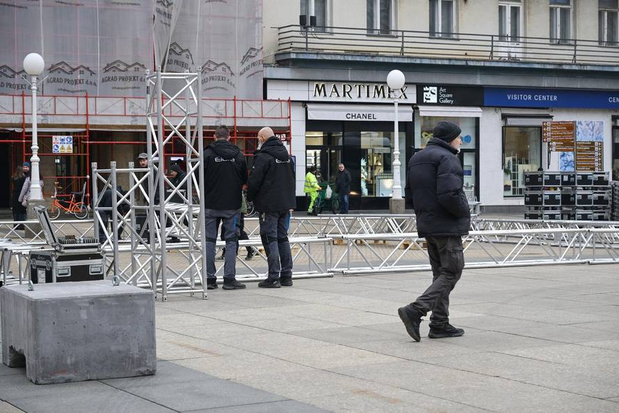 Zagreb: Postavljanje bine na glavnom Trgu gdje će biti organiziran doček rukometaša