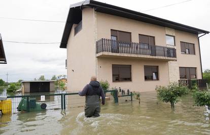 U Karlovcu od poplava stradale 164 kuće, uleglo se više cesta