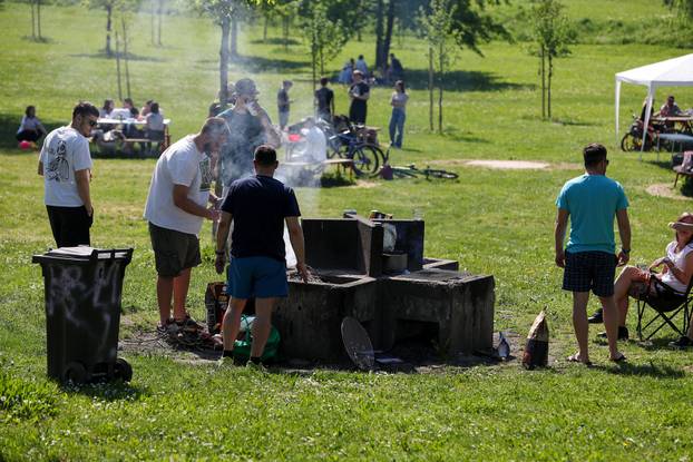 Zagreb: Građani i na Bundeku uz roštilj slave praznik rada 