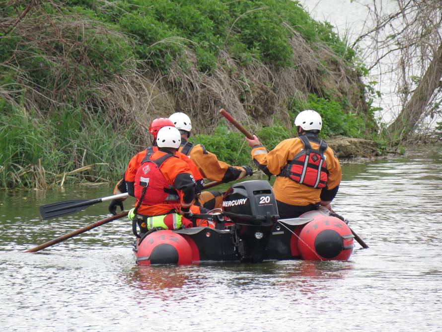 Skočio u jezero, zaplivao i više se nije pojavio: Traži ga i HGSS